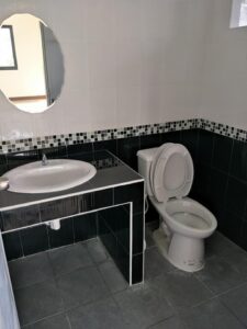 บ้านสไตล์โมเดิร์น 3 ห้องนอน 2 ห้องน้ำ พื้นที่ใช้สอย 150 ตรม _ ดูไอเดียบ้าน.jpg